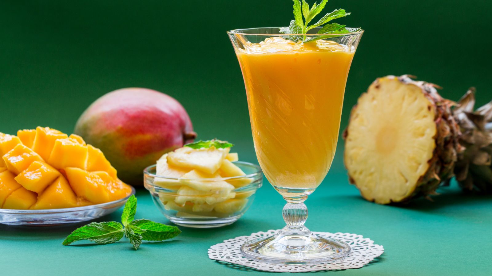 Nutrition: Mango Pineapple Smoothie Detox